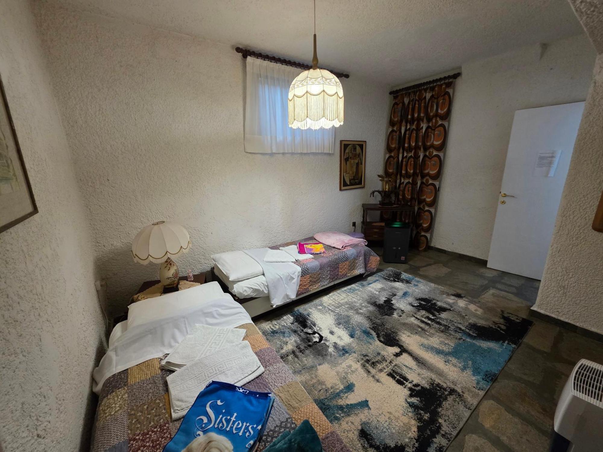 Beachfront Villa 100M From Sea For Up To 10 Guests 시비리 외부 사진